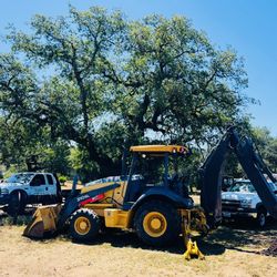4X4 John Deere 310SL Backhoe (2015)