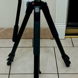 MANFROTTO 055XB Black Camera Tripod w/ 501HDV Video Fluid Head Adjustable Legs