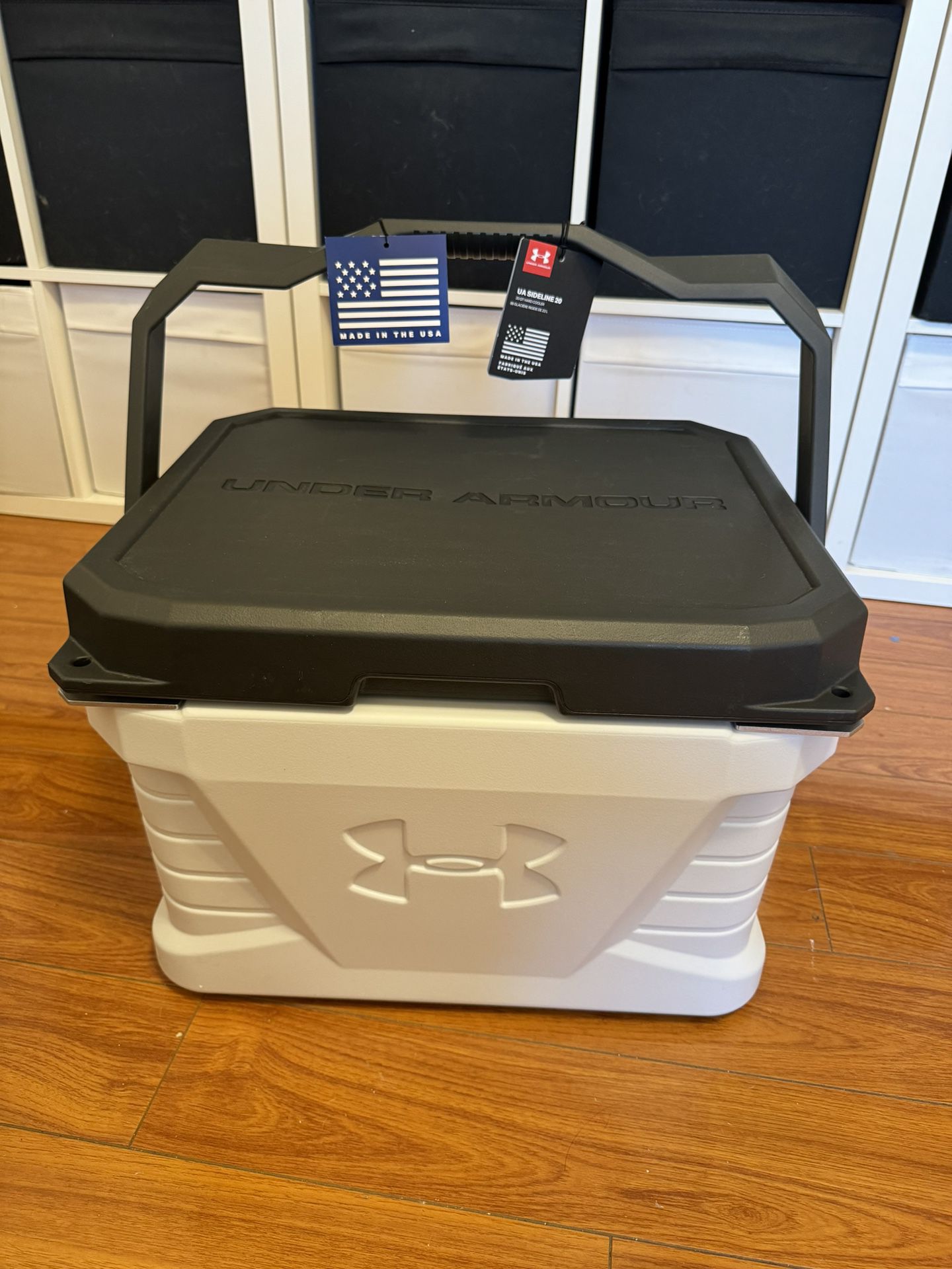 【Brand New | Ori Price: $199.99 | Perfect Gift】Under Armour Sideline 20 qt Hard Cooler by Thermos White NWT MADE IN USA