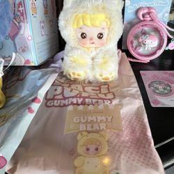 Hacipupu Gummy Bear And Other POP MART items 