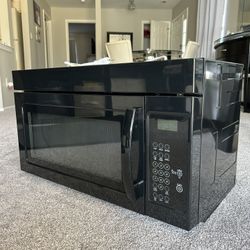 MICROWAVE OVEN - LIKE NEW!!!