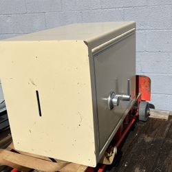 FLOOR STANDING SAFE