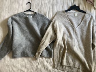 5 Women’s Sweaters (Medium)