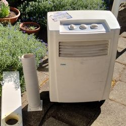H A I E R Air Conditioner 8000 BTU