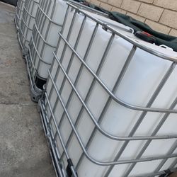 250 Galón Water Tanks 