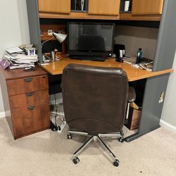Sturdy Desk and hutch (chair not included)