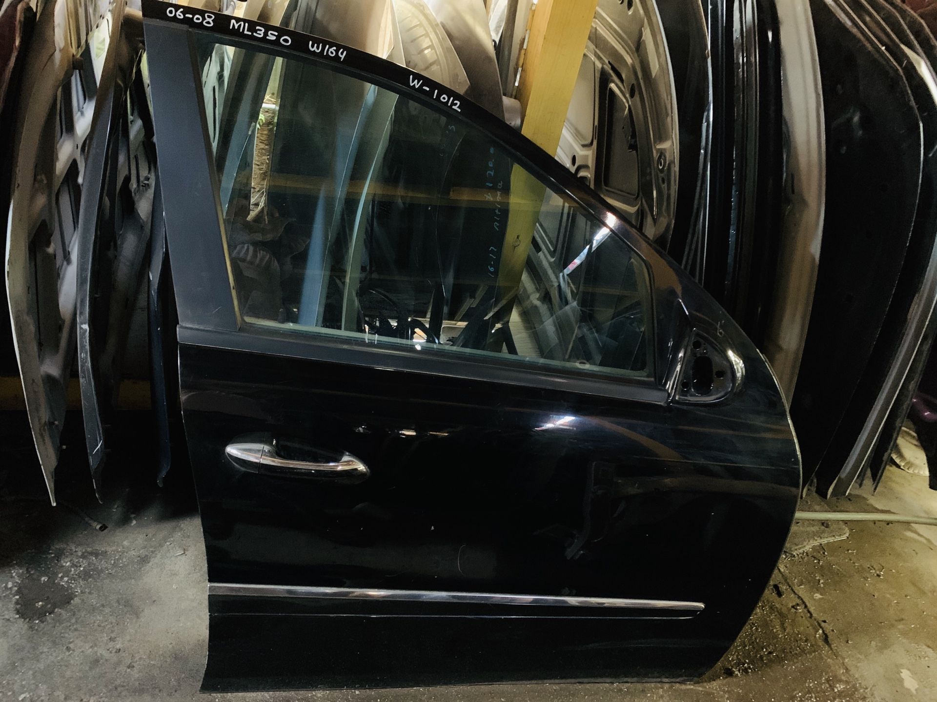 2006-2008 Mercedes-Benz ML350 door front right side w-1012