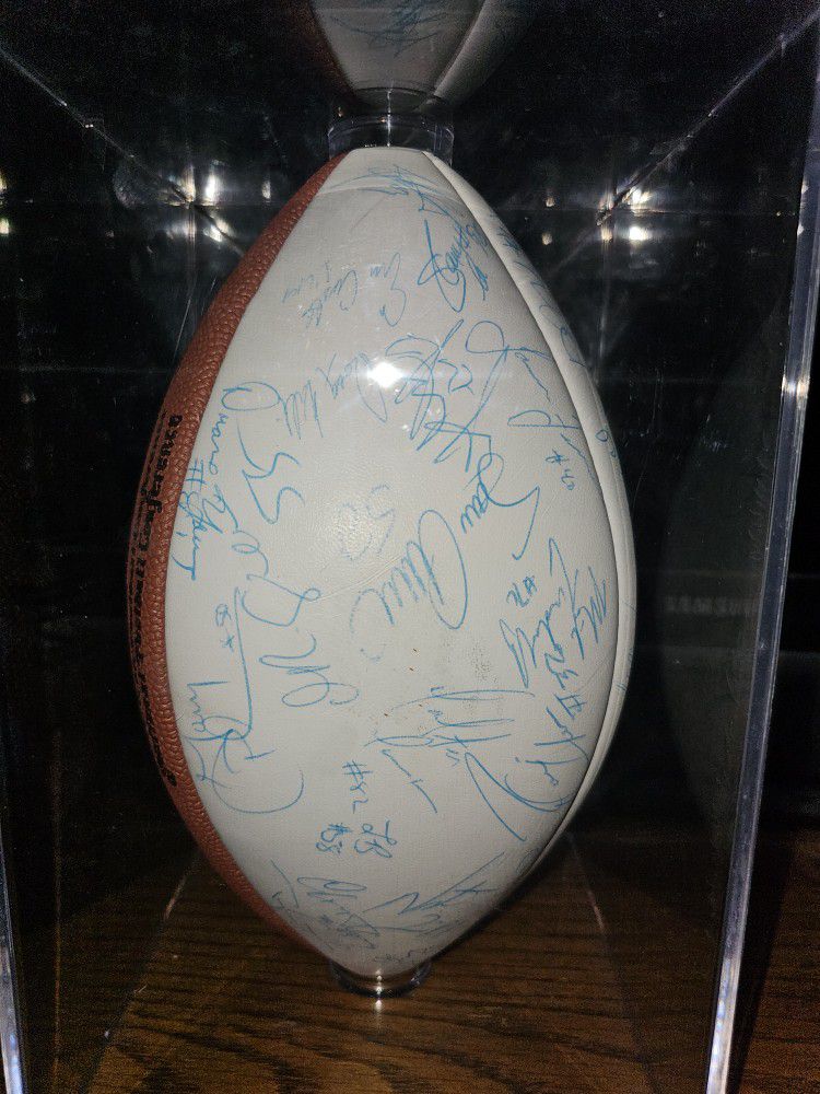 1993 San Diego  CHARGERS SIGNED TEAM BALL ..Junior Seau 