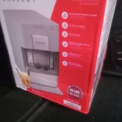 Frigidaire Gallery Crunchable Ice Maker 