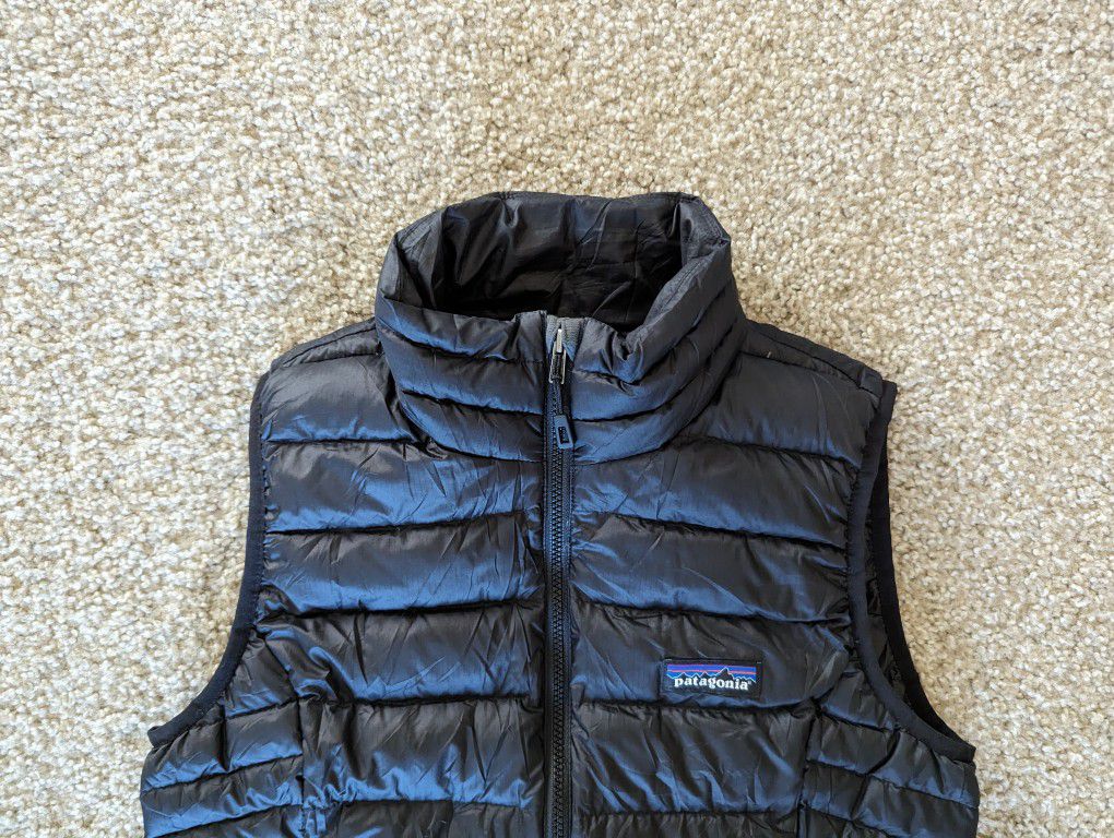 Patagonia Black Lightweight Puffer Down Sweater Vest Women’s Size XS Used Hole