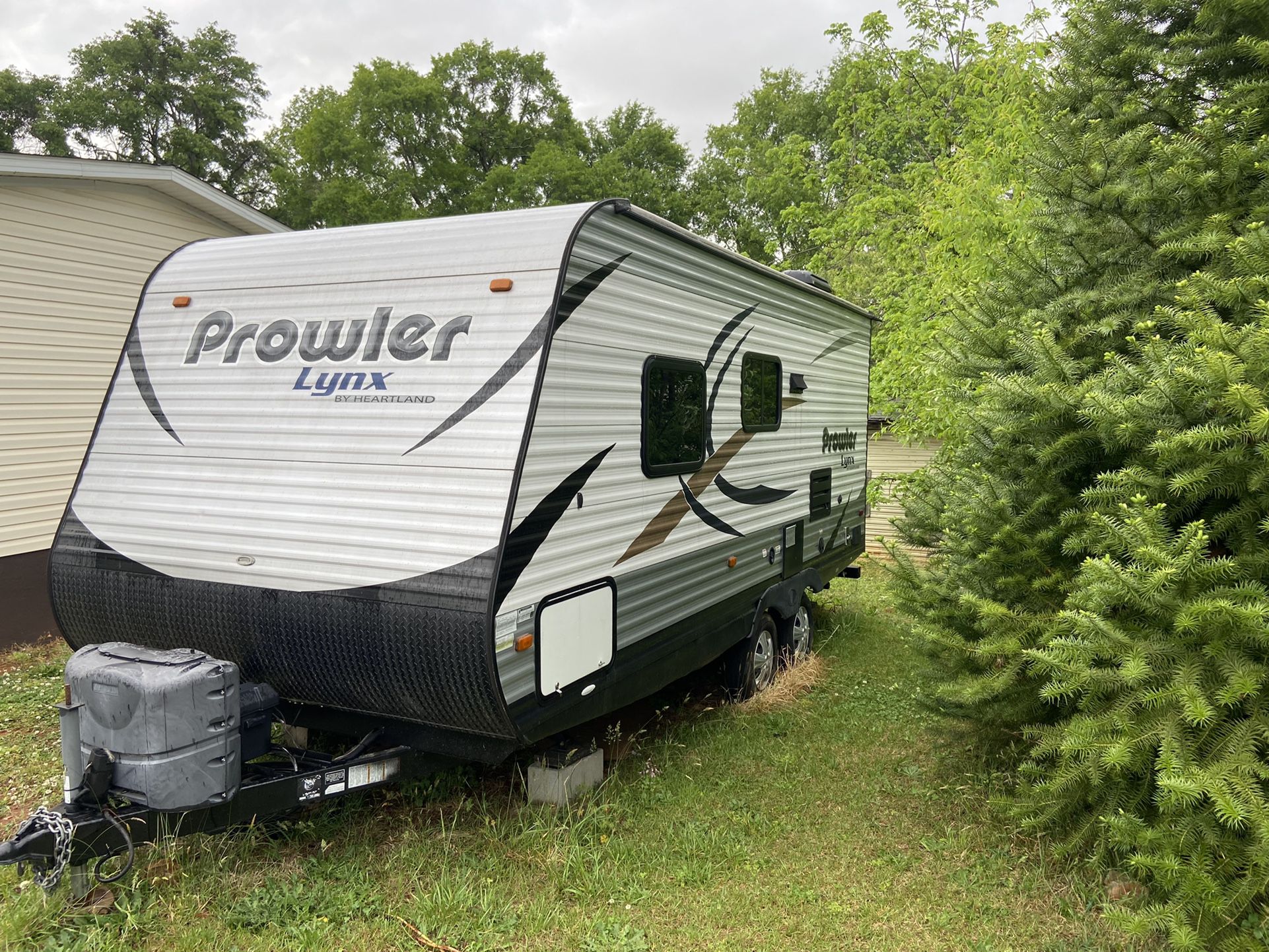 Photo 2016 Prowler Camper
