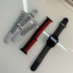 Apple Watch 7 & Carrying Case