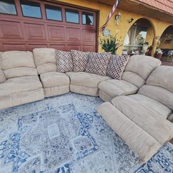 Beautiful Sectional We 2 Recliner Totally Deep Clean Good Condition No Stains No Smell 