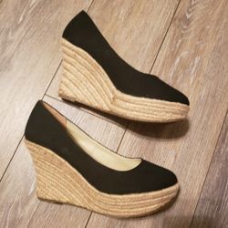 Coach And Four Wedges Size 6