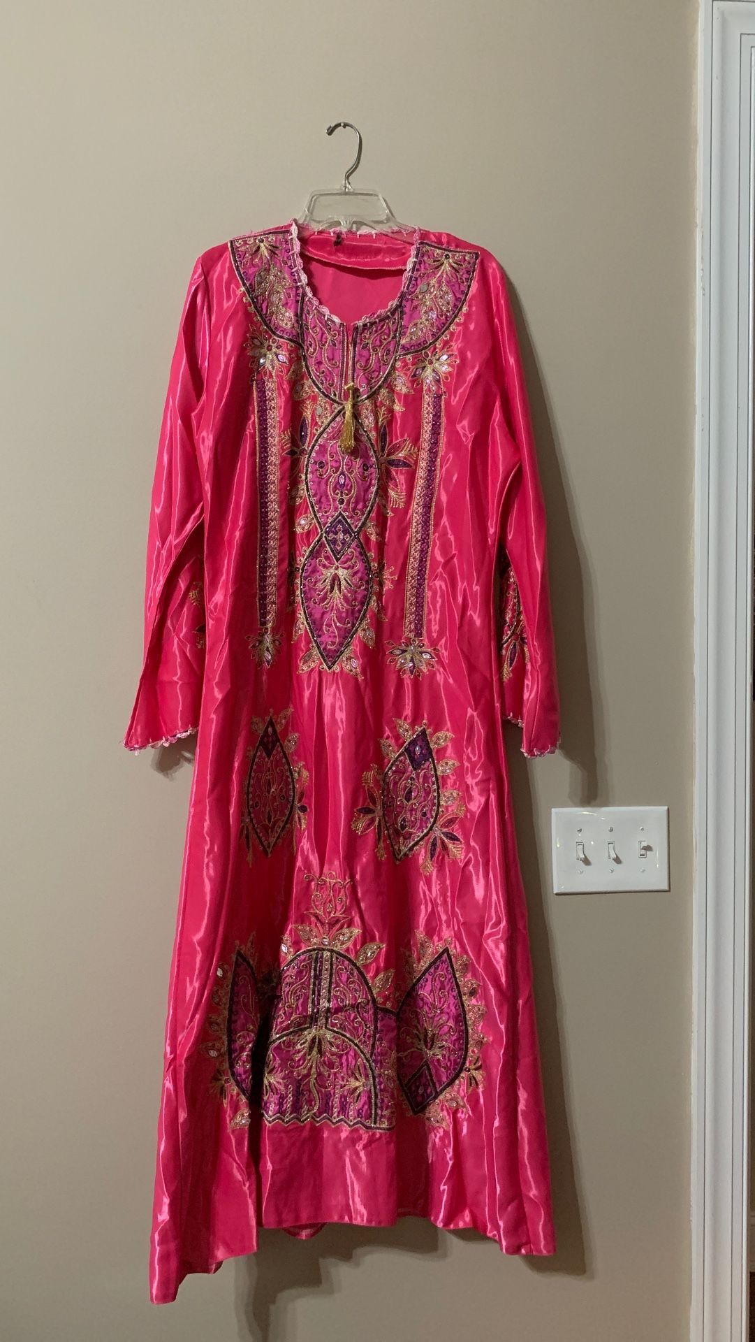 Beautiful embroidered traditional Arabian dress wear