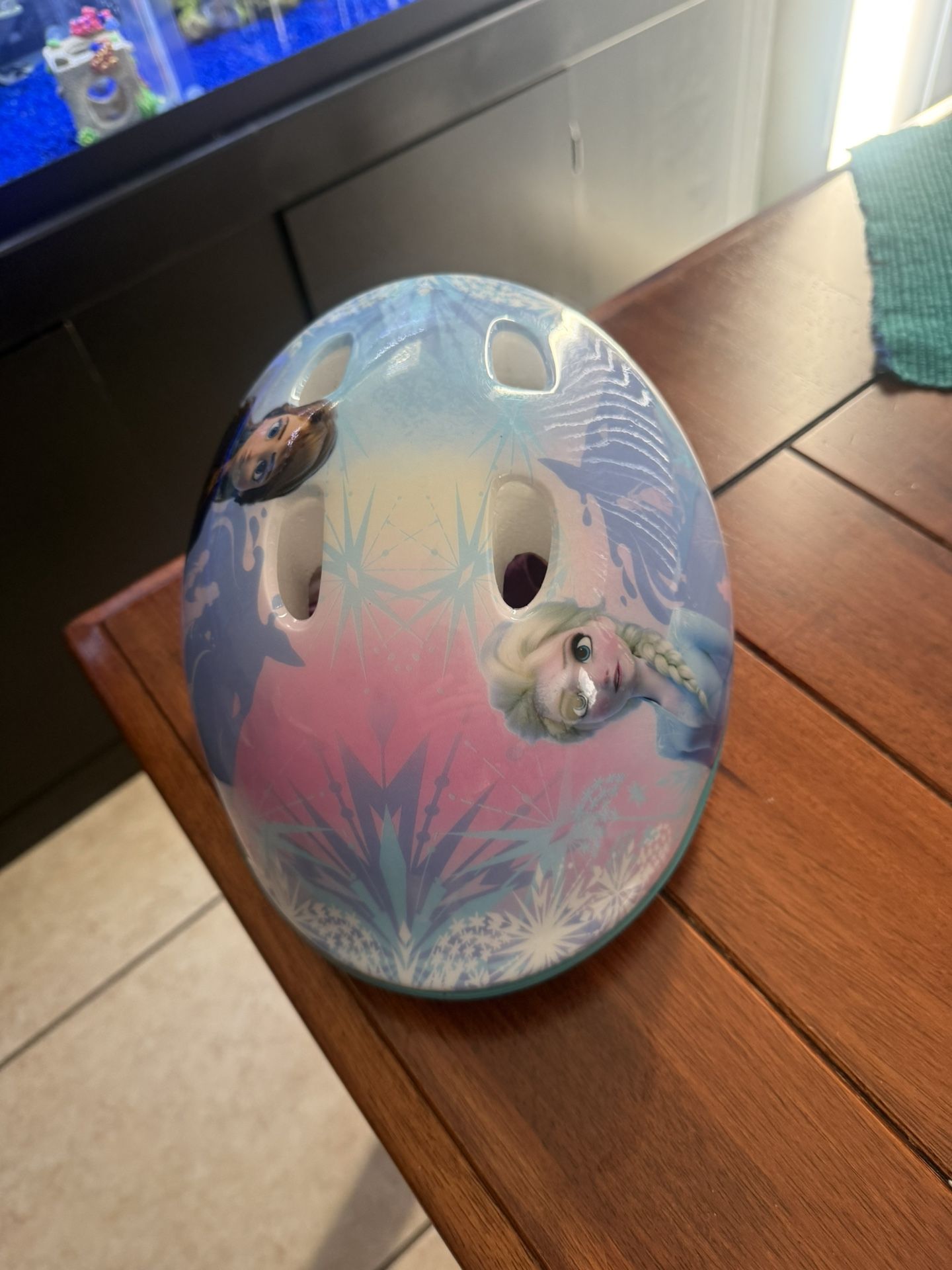 Frozen 2 Little Girls Helmet New Never Use.