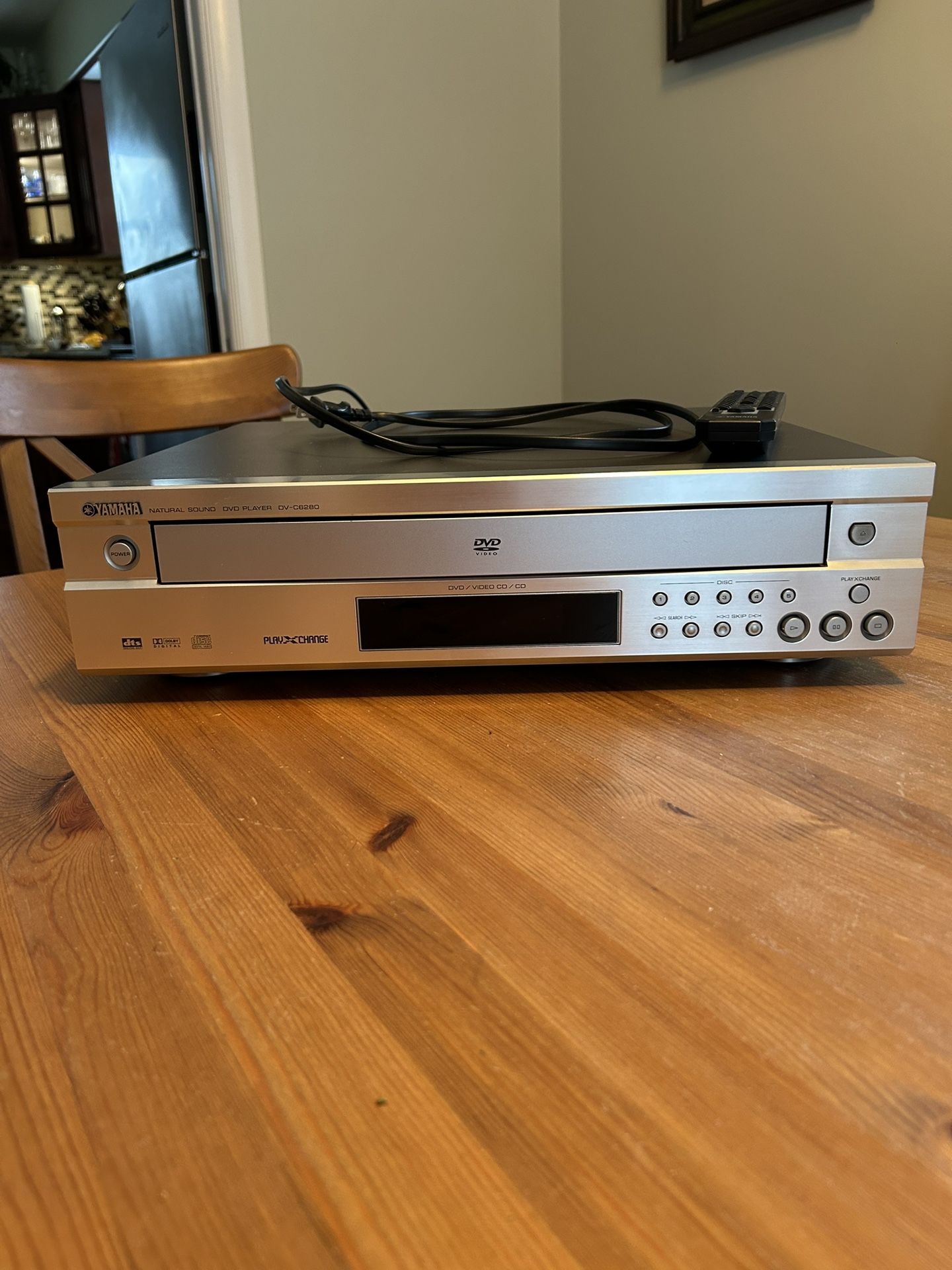 Yamaha DVD 5 Disc Player DV-6280 With Remote Control