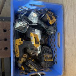 Makita impact, Dewalt Hammer, Dewalt Impact, Batteries And Charger FOR PARTS OR REPAIR
