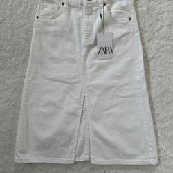 *New With Tags* Zara Women's White Denim Midi Skirt w/Front Slit Size 10/140cm -Condition and measurements are as seen in photos -Feel free to ask que