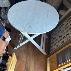 FOLDING ROUND TABLE