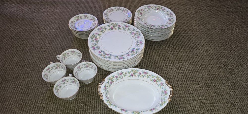 Noritake Roselace China Set