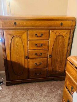 Wood Dresser / Chest of Drawers – Excellent Conditio