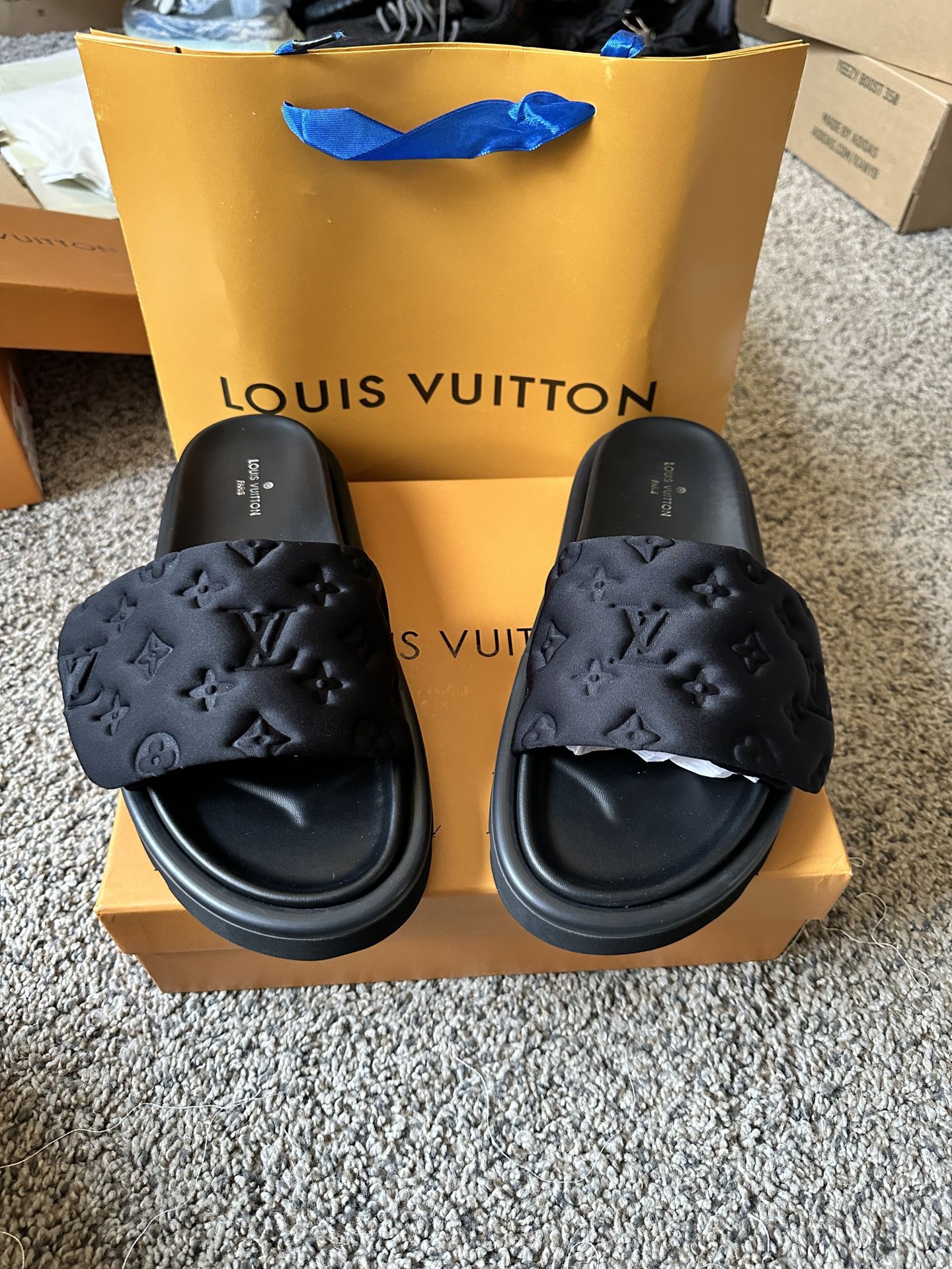 Black Louis Vuitton Slides Women's Size 10 for Sale in Blackwood, NJ -  OfferUp