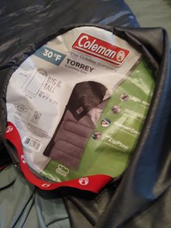 COLEMAN 30 DEGREE SLEEPING BAG BIG AND TALL UP TO 6 FOOT 5 INCHES
