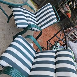 2 sillas de patio/ como nuevas, mas Informacion Abajo 