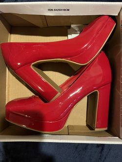 Red Pumps 