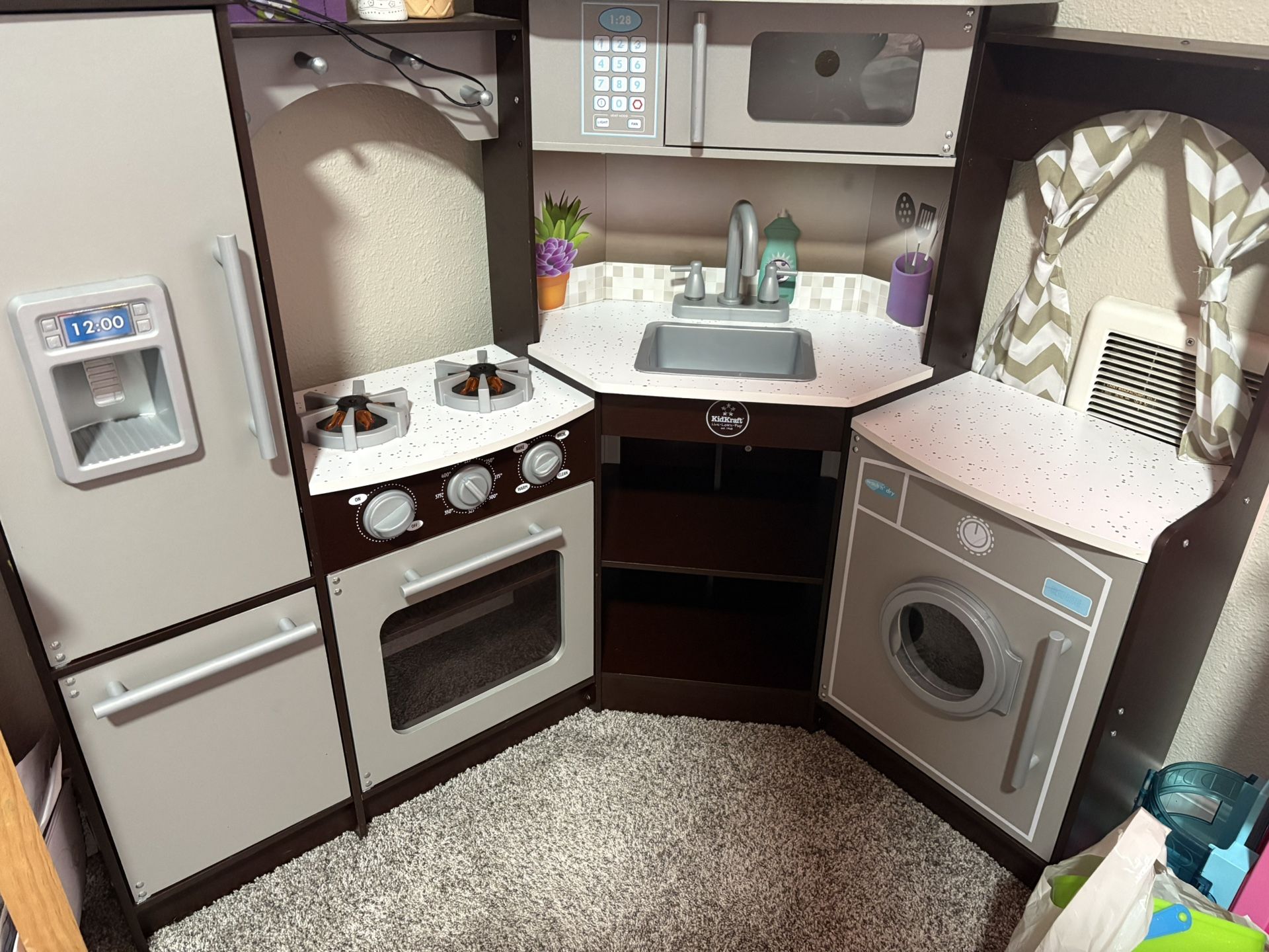 Corner Kitchen and Small Vanity