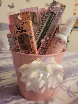 Cosmetic basket