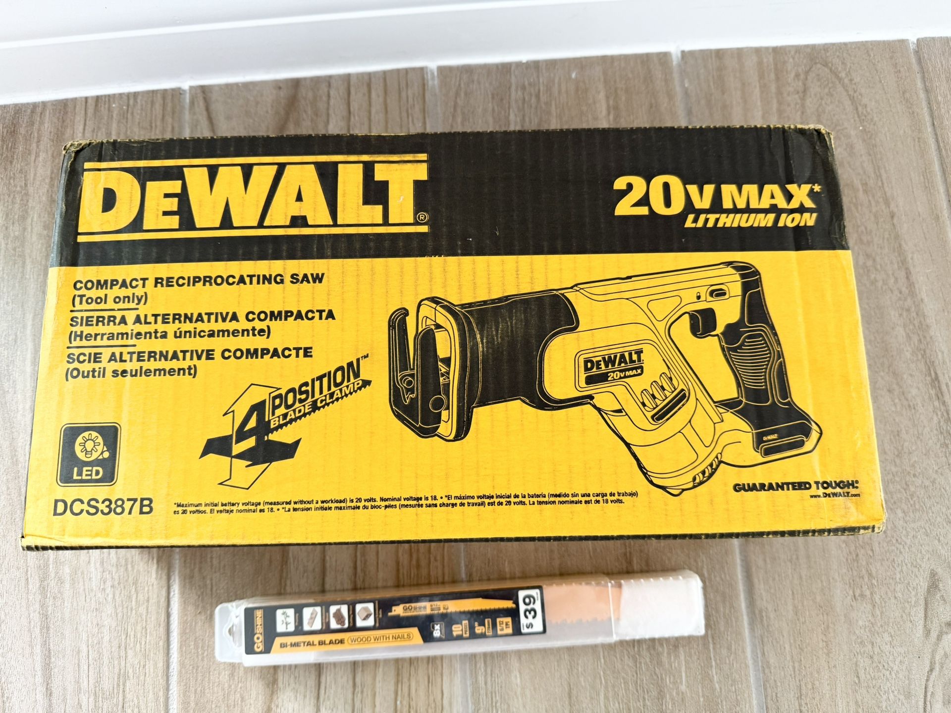 (NEW) DEWALT 20V Max Cordless Recriprocating Saw (DCS387B) Plus 10pc 9 in Saw Blades