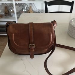 Brown leather  saddle  bag