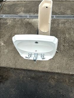 Pedestal Sink