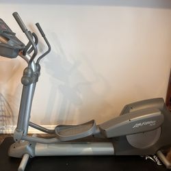 LIFE FITNESS X9i ELLIPTICAL