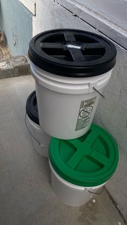 5 gallons plastic bucket