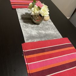 Very Nice 4  Chairs Dining Table Set 