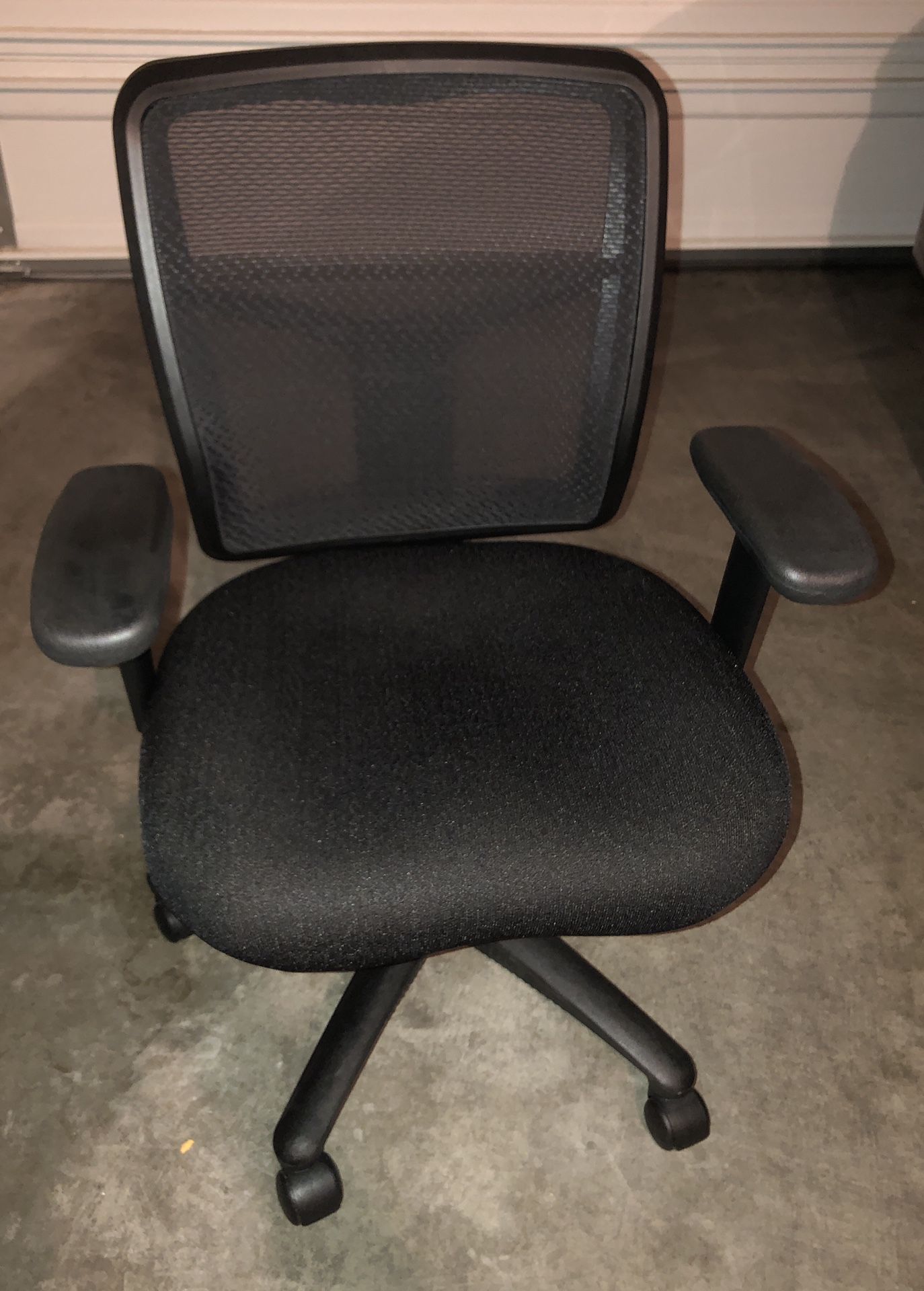 FOUR Mesh back office chairs