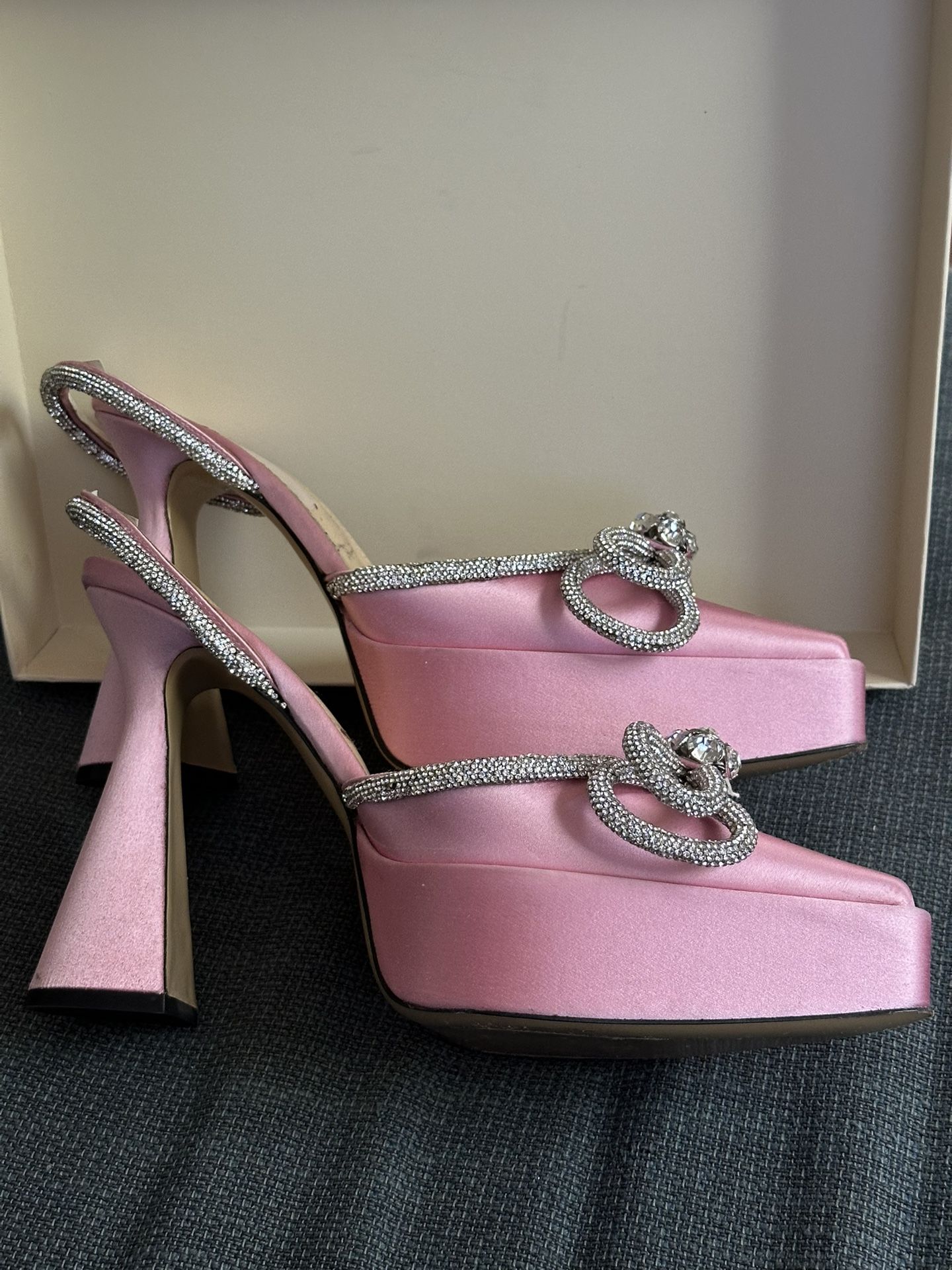 Mach and Mach Pumps (39 / 8.5 Women’s)