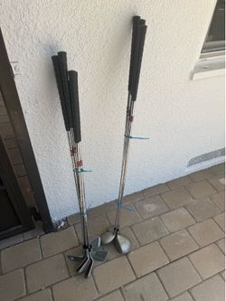 Left handed golf club set