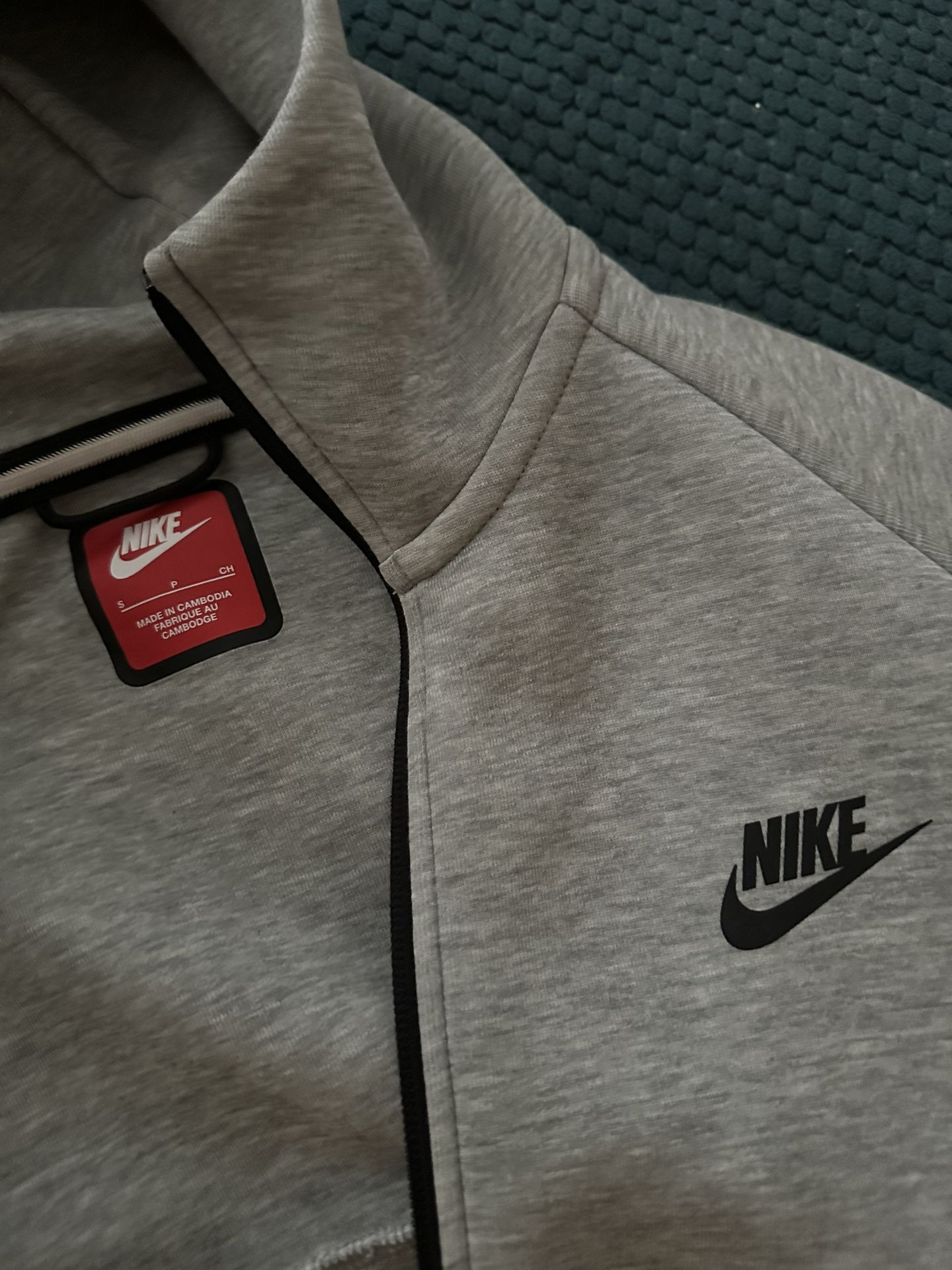 Nike Tech Size Small