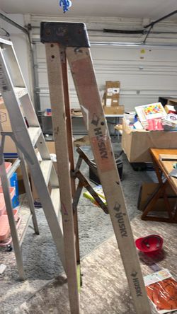 Husky Wooden Step Ladder