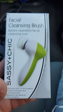 Facial cleansing brush