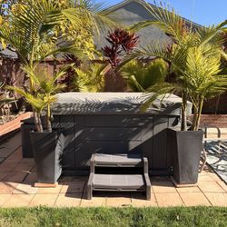 Hot Tub!!!!! Above Ground. 7x7ft