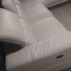SECTIONAL GENUINE 100% LEATHER RECLINER ELECTRIC WHITE COLOR..DELIVERY SERVICE AVAILABLE..