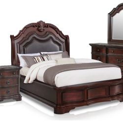 ✨ Like-New King Size Bed – Elegant Cherry Wood Frame with Upholstered Headboard 