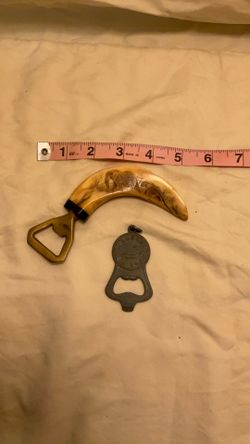 Vintage Scrimshaw Warthog Tusk Bottle Opener Plus Goose Island Beer Co. 