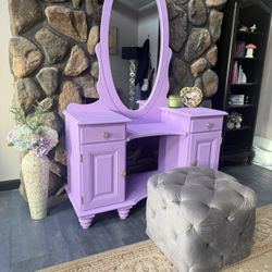 Beautiful Refurbished Vanity with Mirror