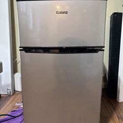 Medium Refrigerator 